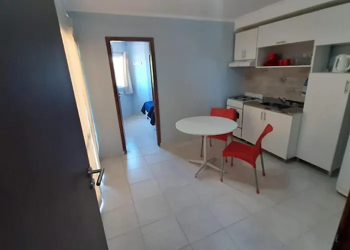 Departamento Comodo, Muy Iluminado Y Bien Ubicado.
