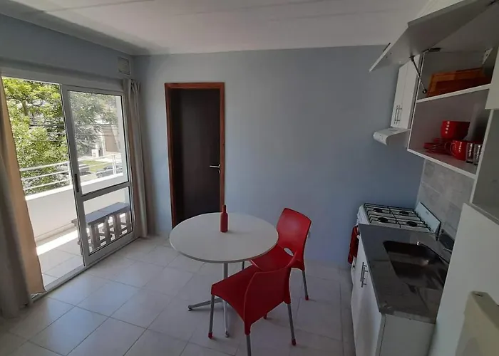 Departamento Comodo, Muy Iluminado Y Bien Ubicado.