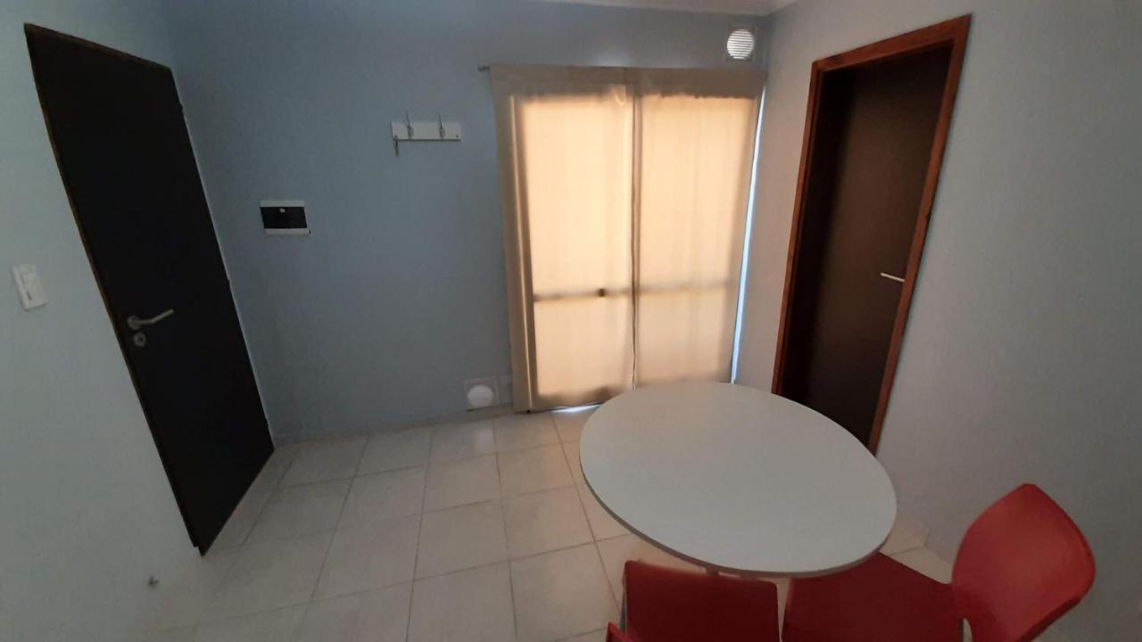 Departamento Comodo, Muy Iluminado Y Bien Ubicado. Apartment